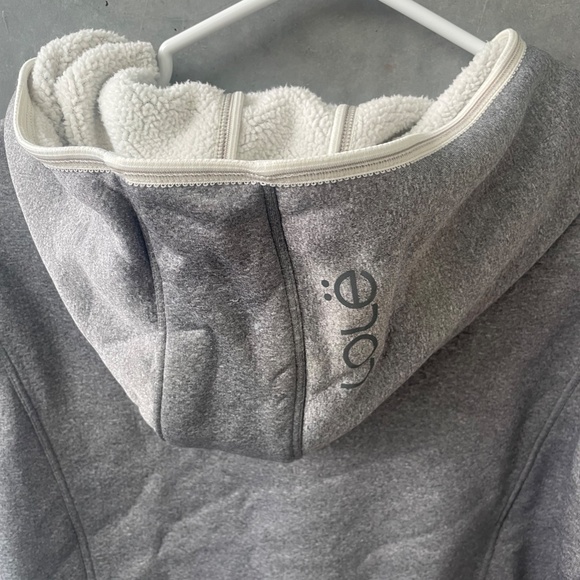 Lolë light grey hooded cardi-jackett with an asymmetrical front zipper size L - Picture 11 of 14